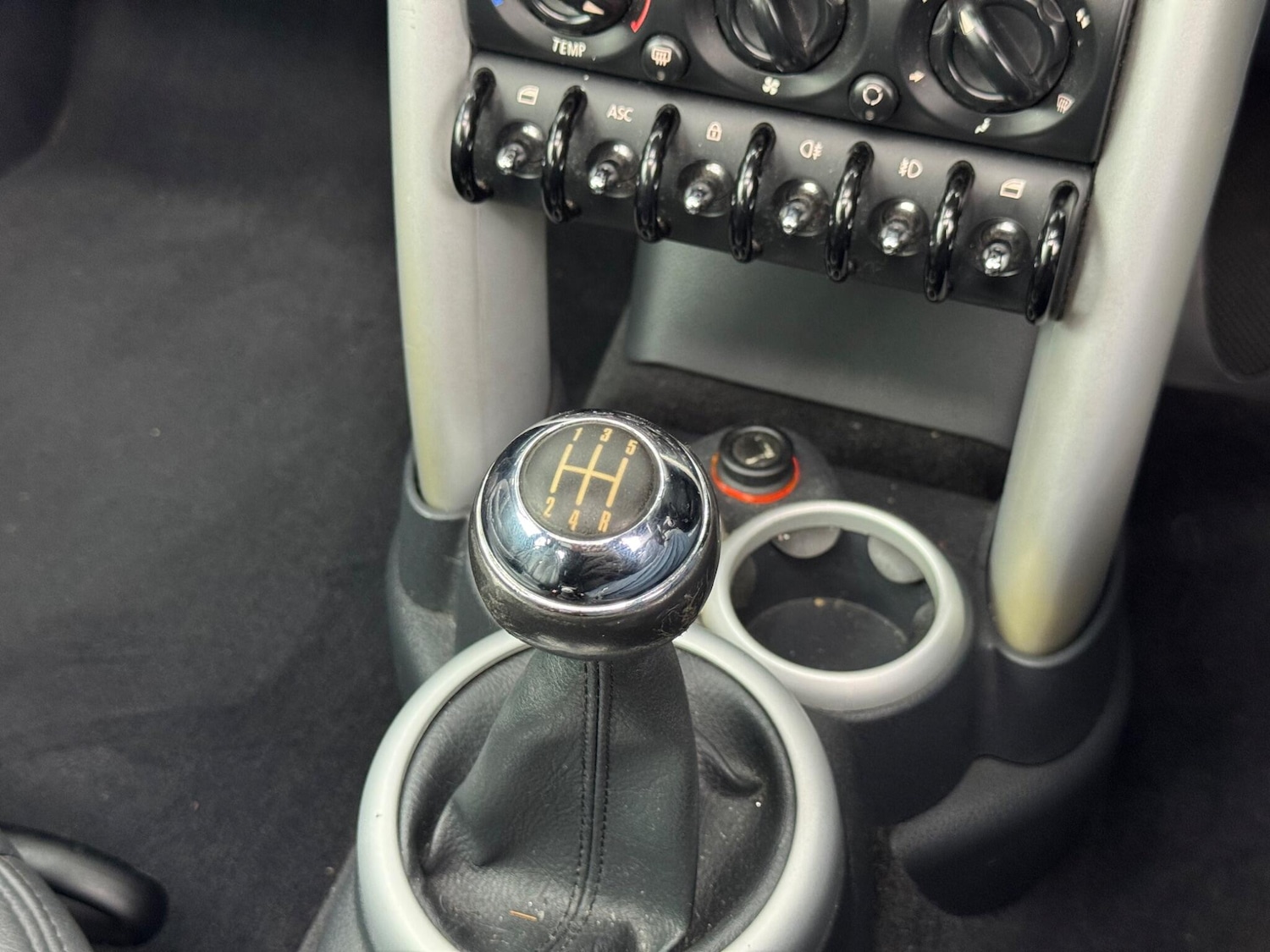 Used MINI Hatch 2002 for sale - 76992379: Photo 29