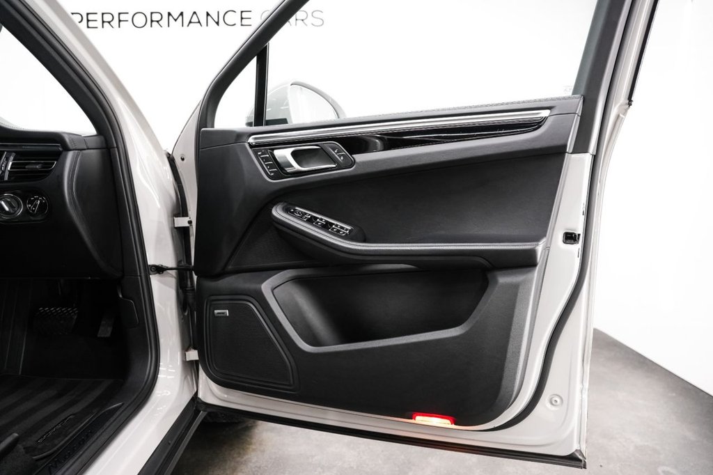 Used Porsche Macan 2018 for sale - 77121847: Photo 15