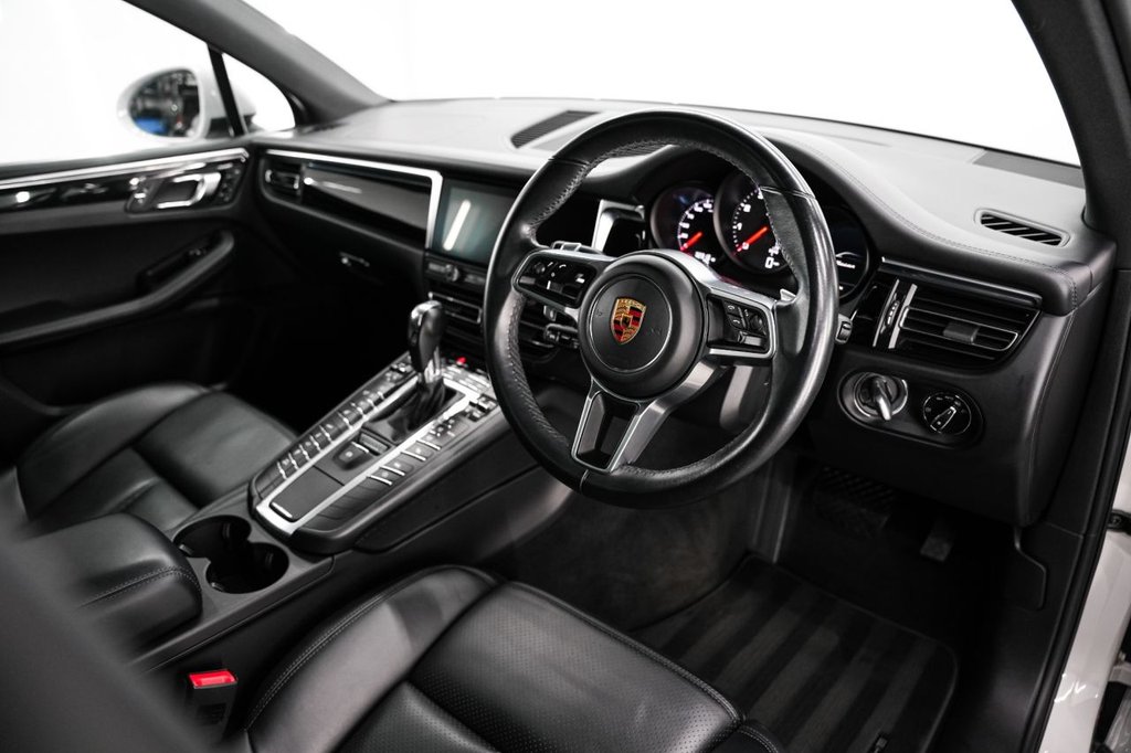 Used Porsche Macan 2018 for sale - 77121847: Photo 2