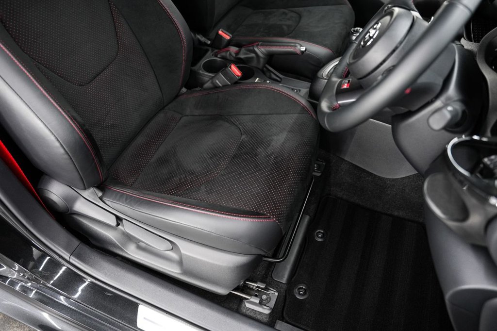 Used Toyota Yaris 2022 for sale - 76441789: Photo 39