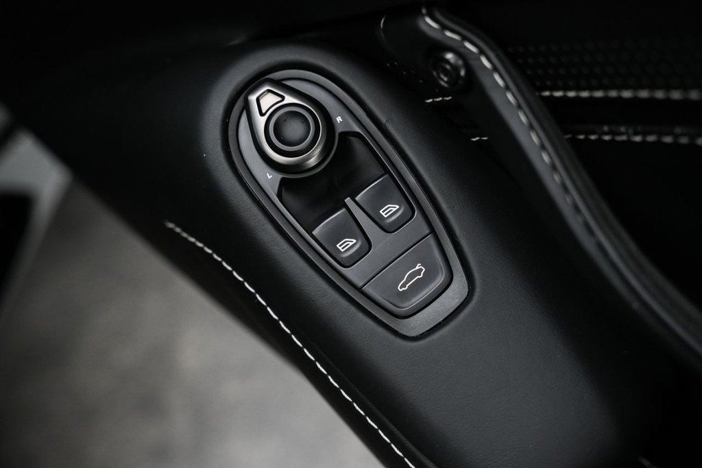 Used Aston Martin Vantage 2018 for sale - 76312866: Photo 19