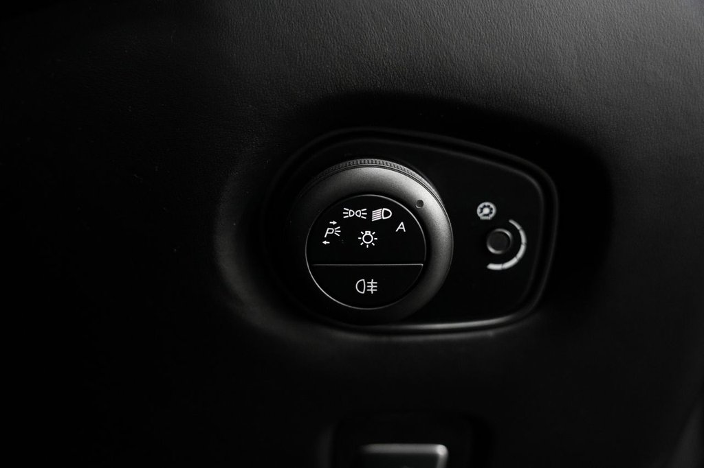 Used Aston Martin Vantage 2018 for sale - 76312866: Photo 22