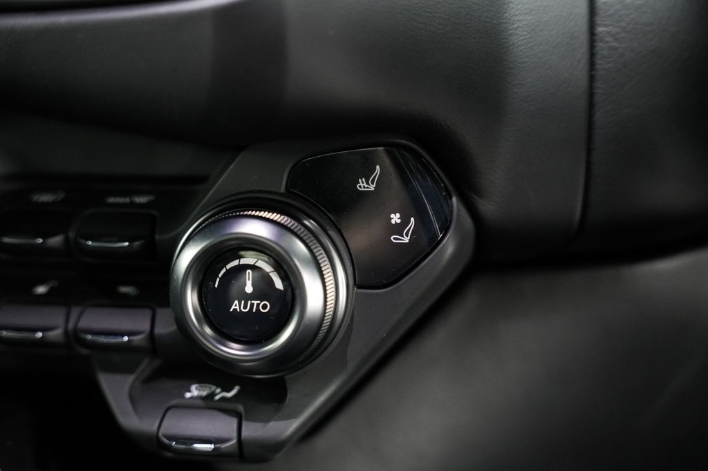 Used Aston Martin Vantage 2018 for sale - 76312866: Photo 35