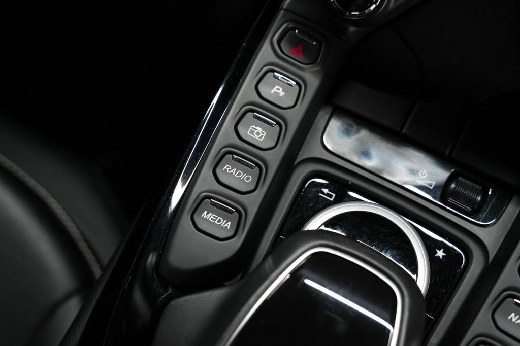 Used Aston Martin Vantage 2018 for sale - 76312866: Photo 40