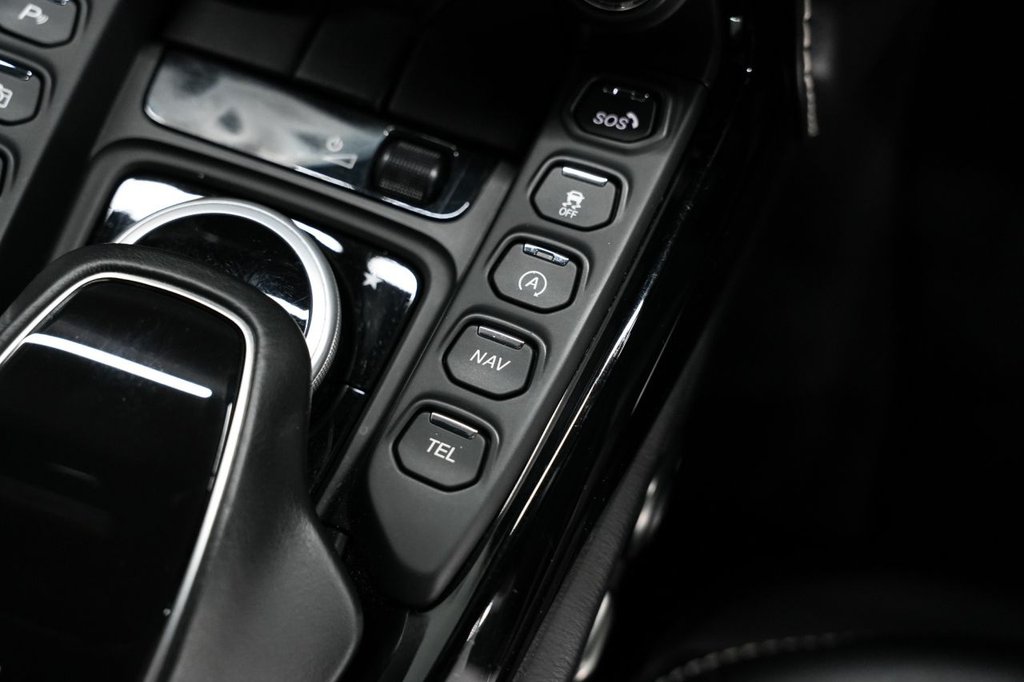 Used Aston Martin Vantage 2018 for sale - 76312866: Photo 41