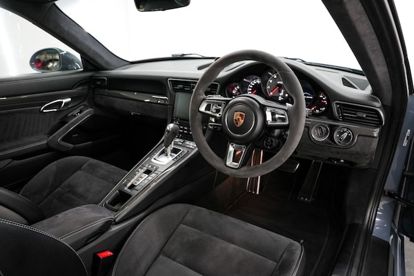 Used Porsche 911 2017 for sale - 76010347: Photo 2