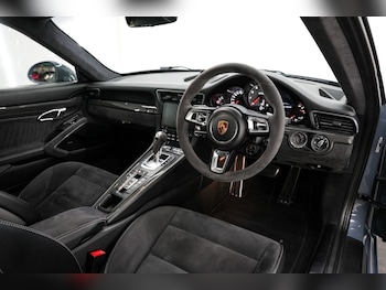 Used Porsche 911 2017 for sale - 76010347: Photo 2
