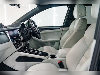 Used Porsche Macan 2023 for sale - 77780620: Photo