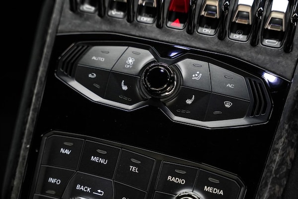 Used Lamborghini Huracan 2018 for sale - 76080478: Photo 39