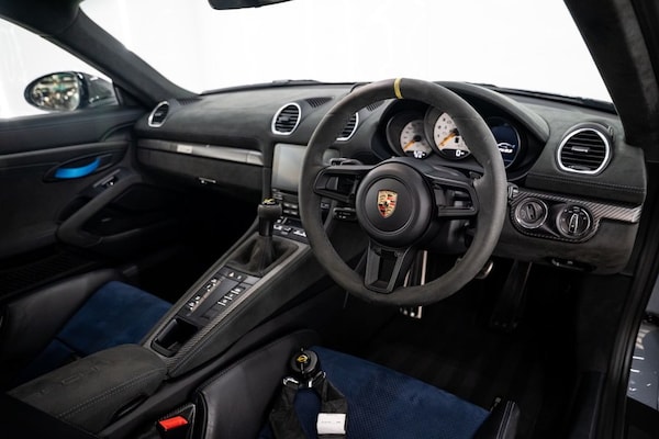 Used Porsche 718 Cayman 2023 for sale - 74740297: Photo 2