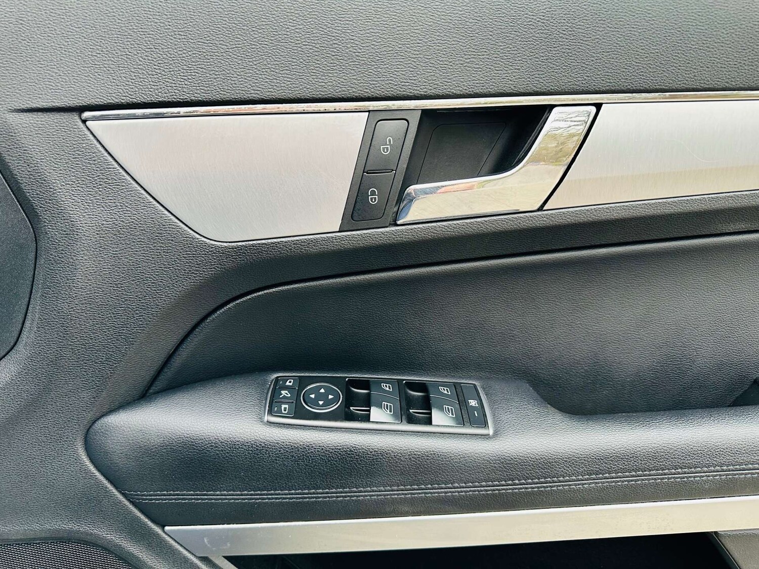 Used Mercedes-Benz E Class 2011 for sale - 77905907: Photo 20