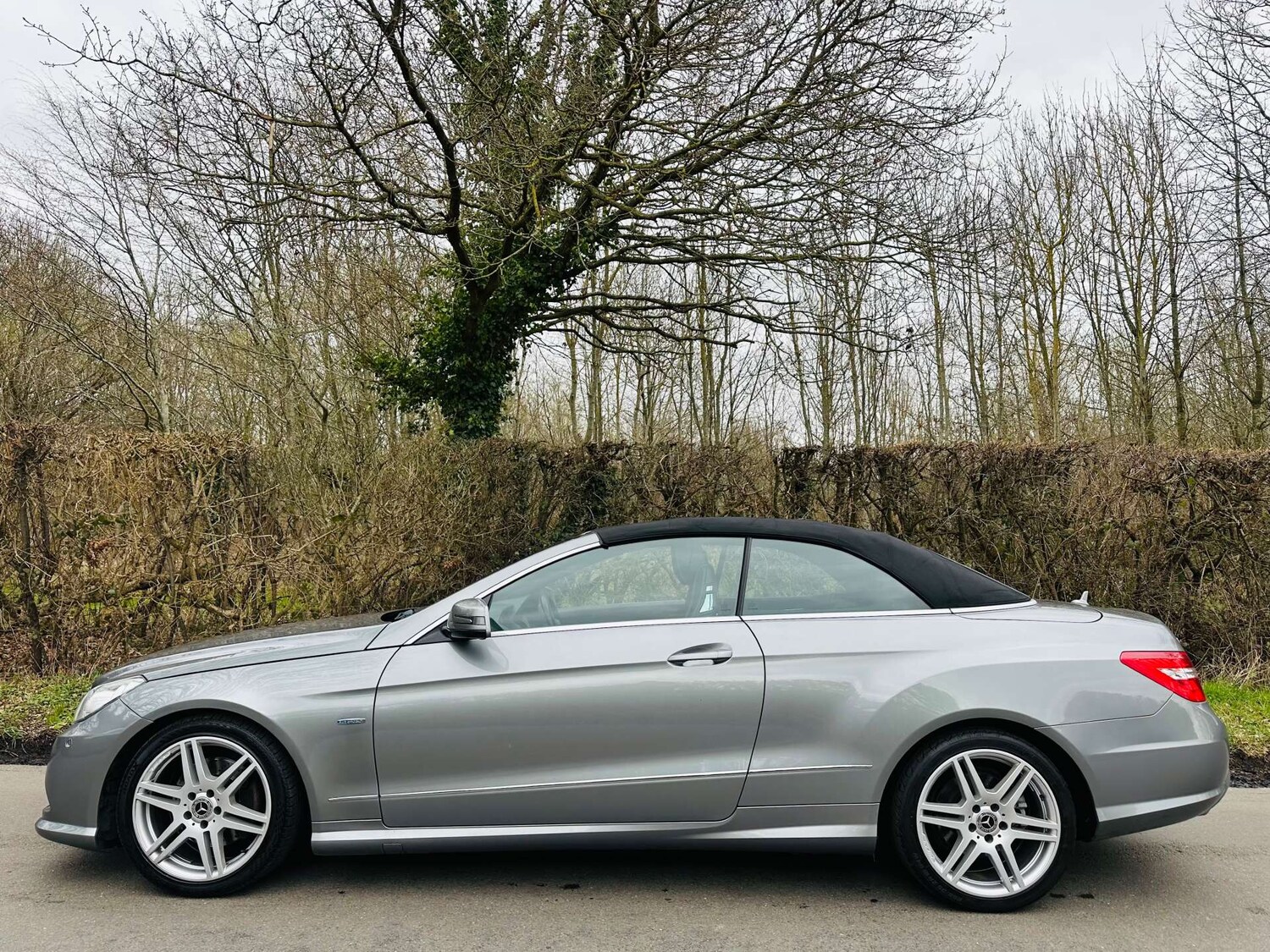 Used Mercedes-Benz E Class 2011 for sale - 77905907: Photo 30