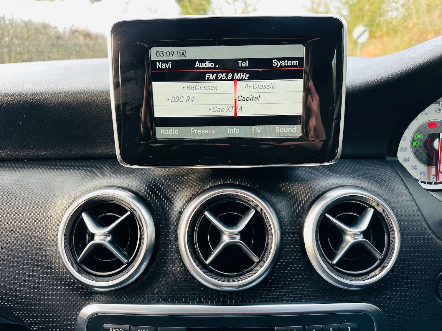 Used Mercedes-Benz A-Class 2015 for sale - 77621878: Photo 13