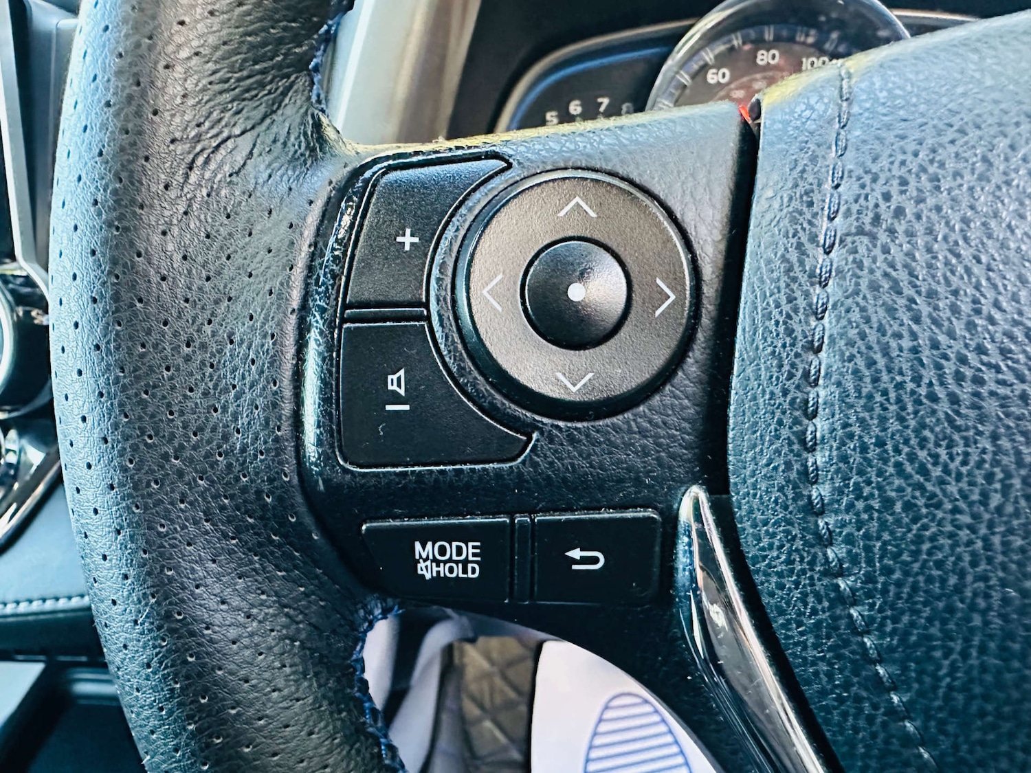 Used Toyota RAV4 2015 for sale - 76363959: Photo 22