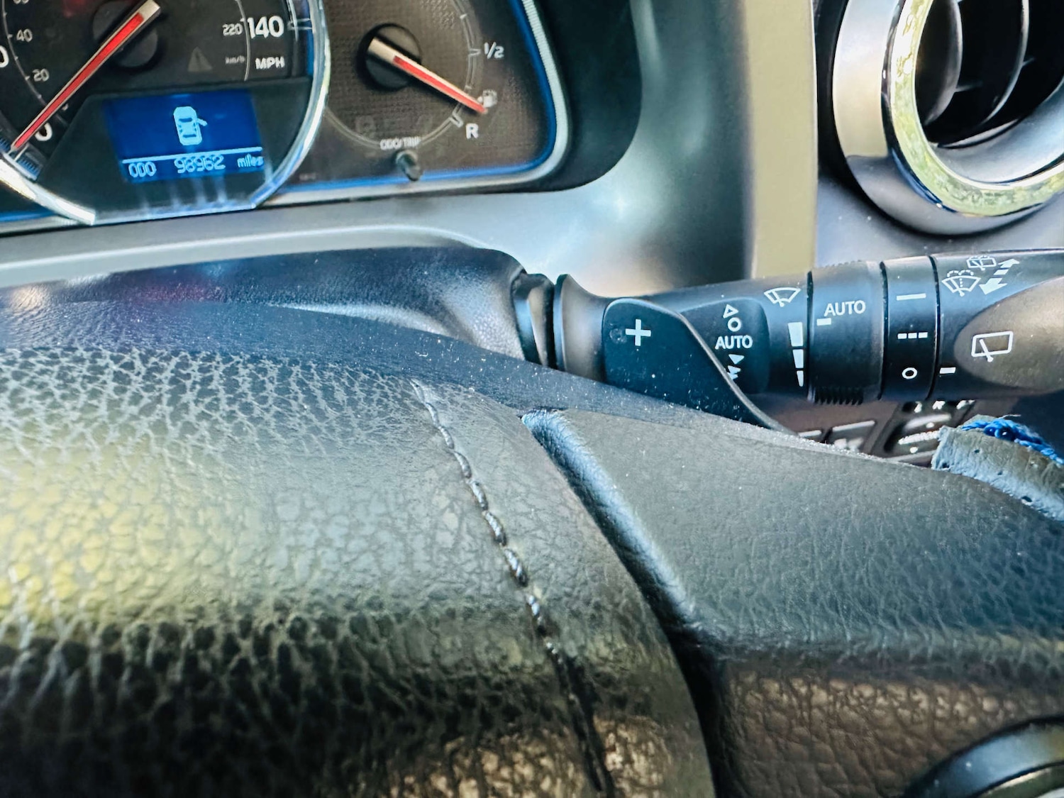 Used Toyota RAV4 2015 for sale - 76363959: Photo 24