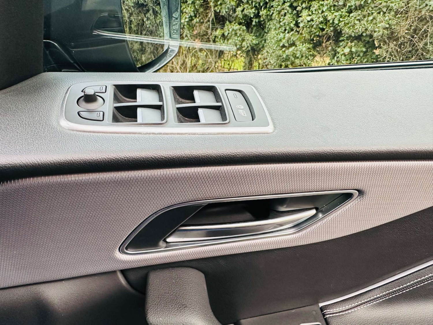 Used Jaguar F-Pace 2017 for sale - 77235359: Photo 23