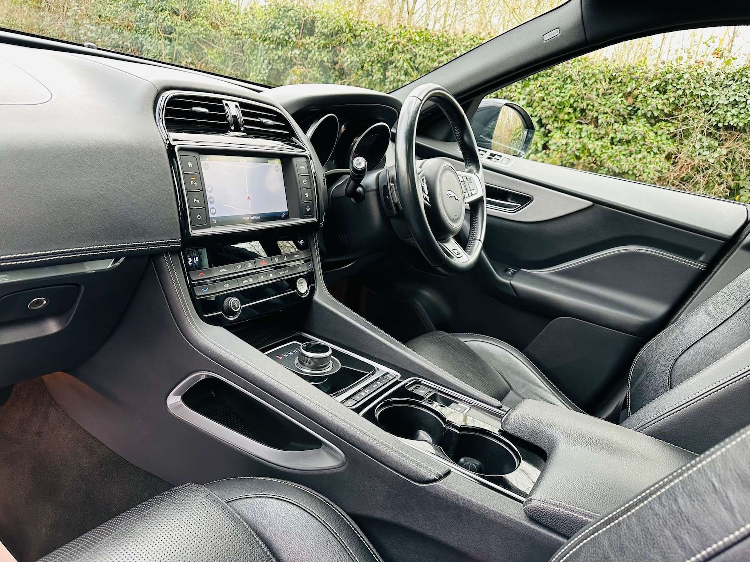 Used Jaguar F-Pace 2017 for sale - 77235359: Photo 7