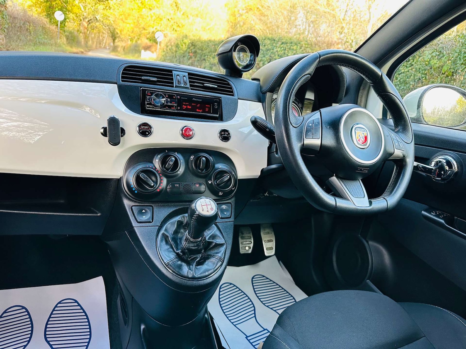 Used Abarth 500 2014 for sale - 76637970: Photo 6