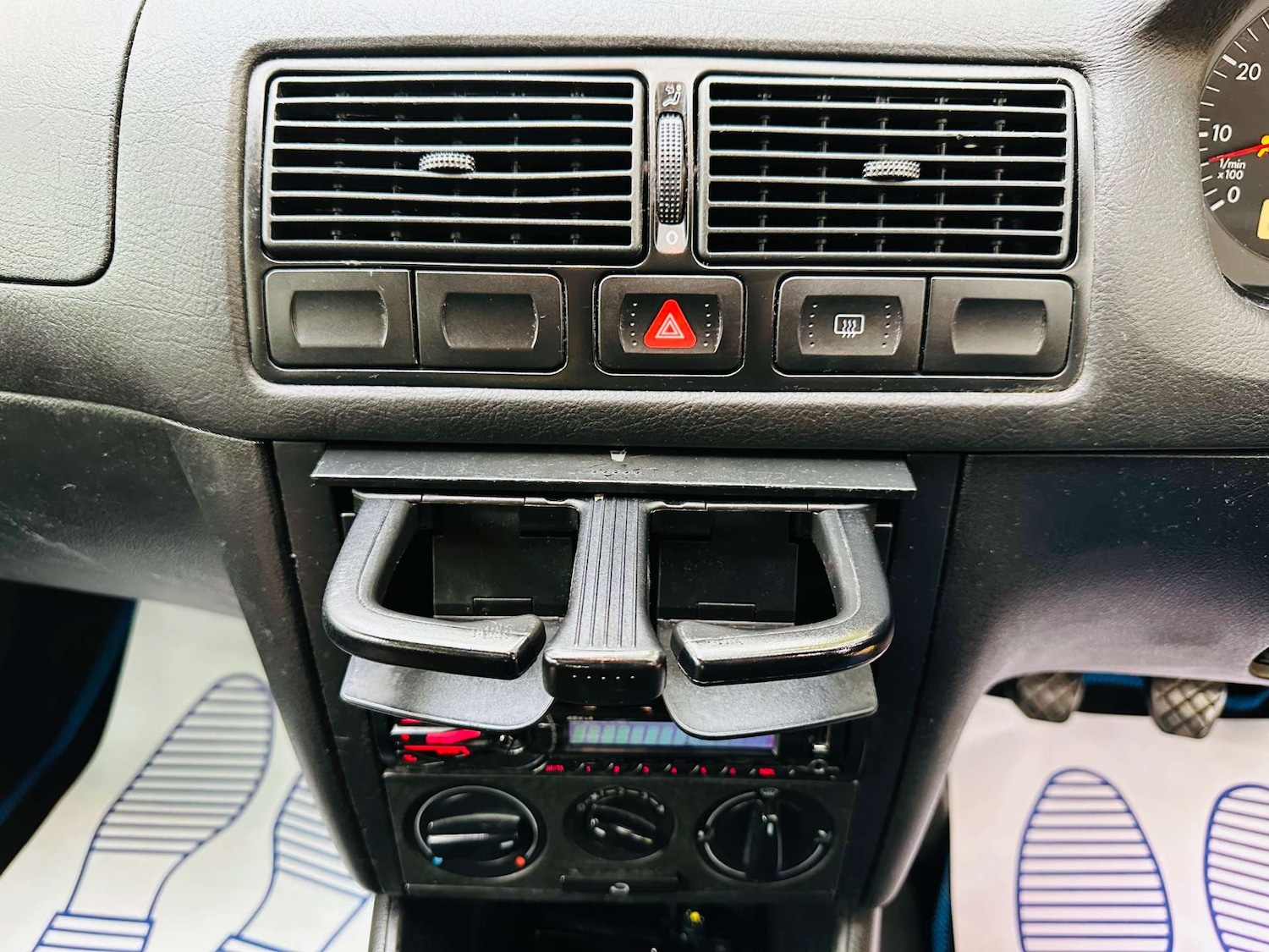 Used Volkswagen Golf 2001 for sale - 76343788: Photo 11