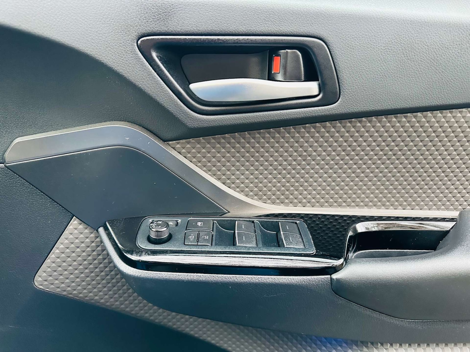 Used Toyota C-HR 2018 for sale - 76923109: Photo 19