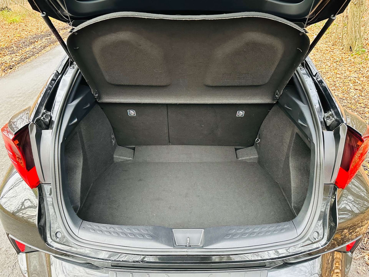 Used Toyota C-HR 2018 for sale - 76923109: Photo 33