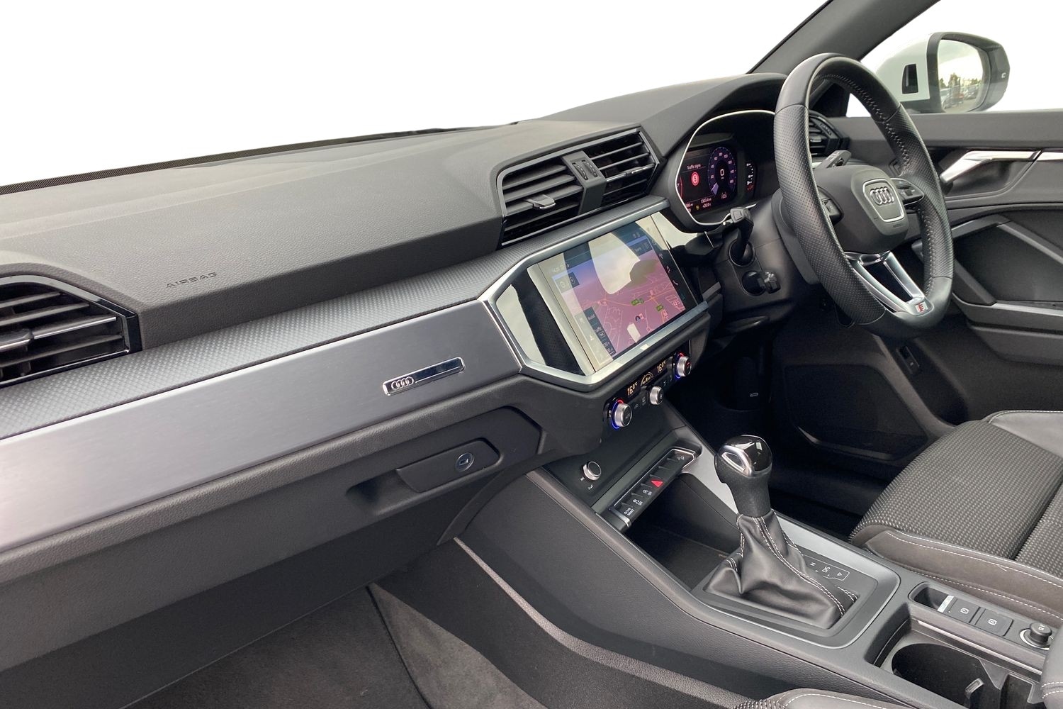 Used Audi Q3 2020 for sale - 77432858: Photo 2