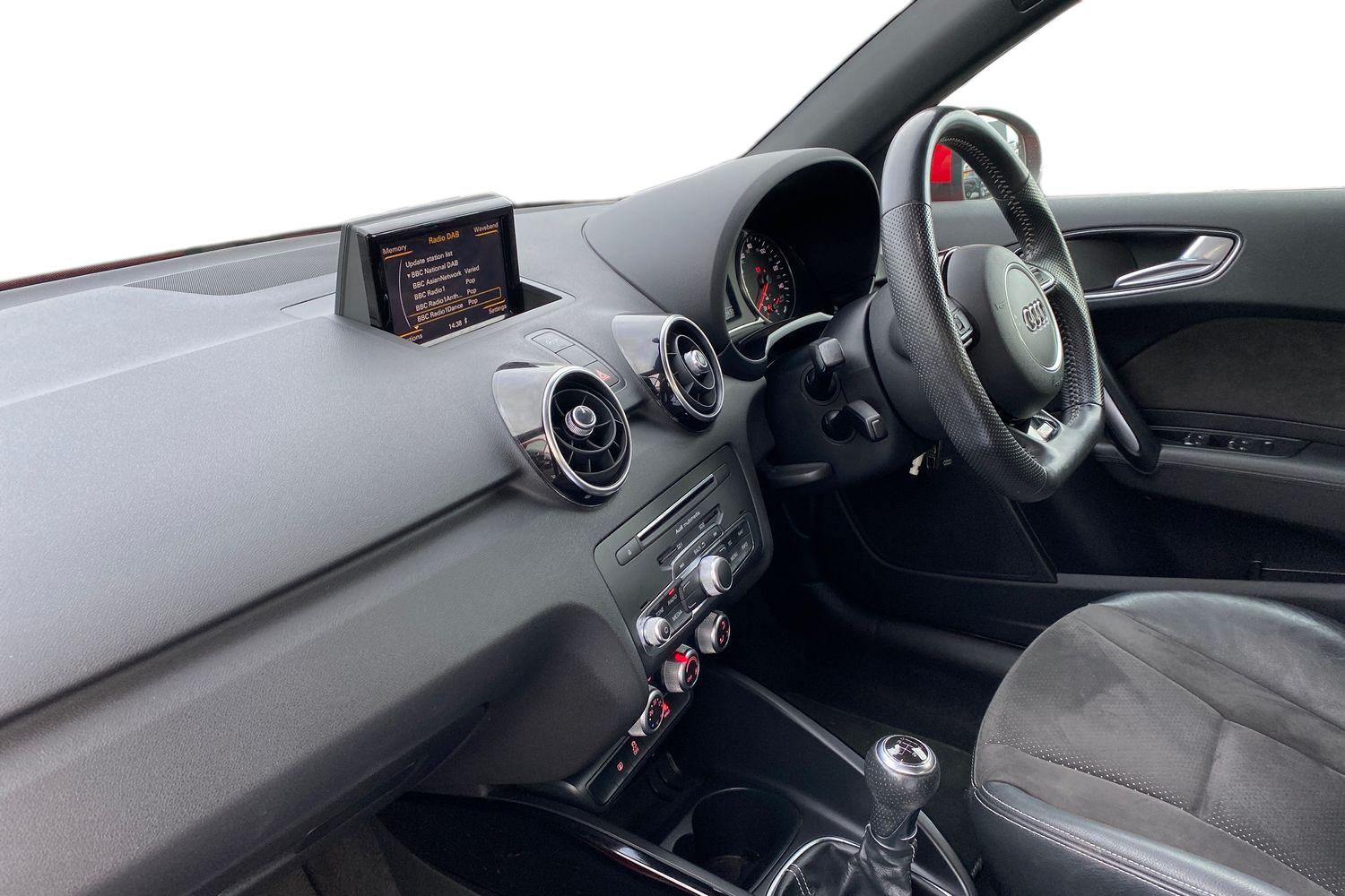 Used Audi A1 2018 for sale - 76673557: Photo 2