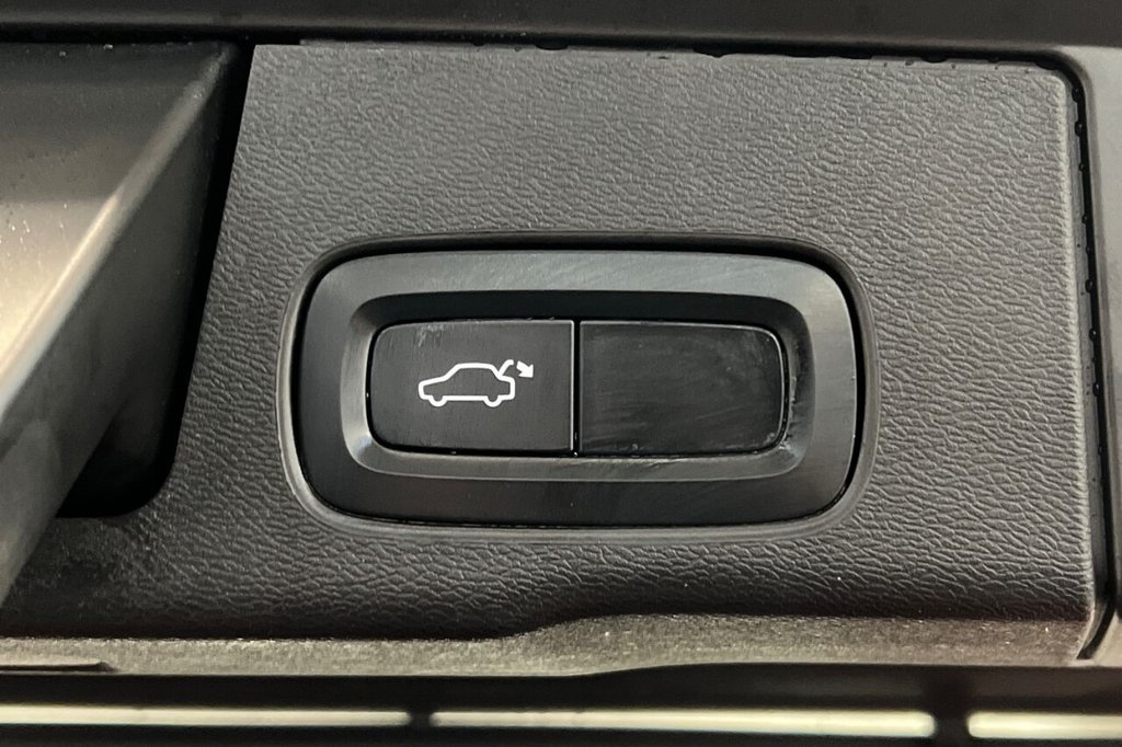 Used Volvo XC60 2022 for sale - 76655379: Photo 46