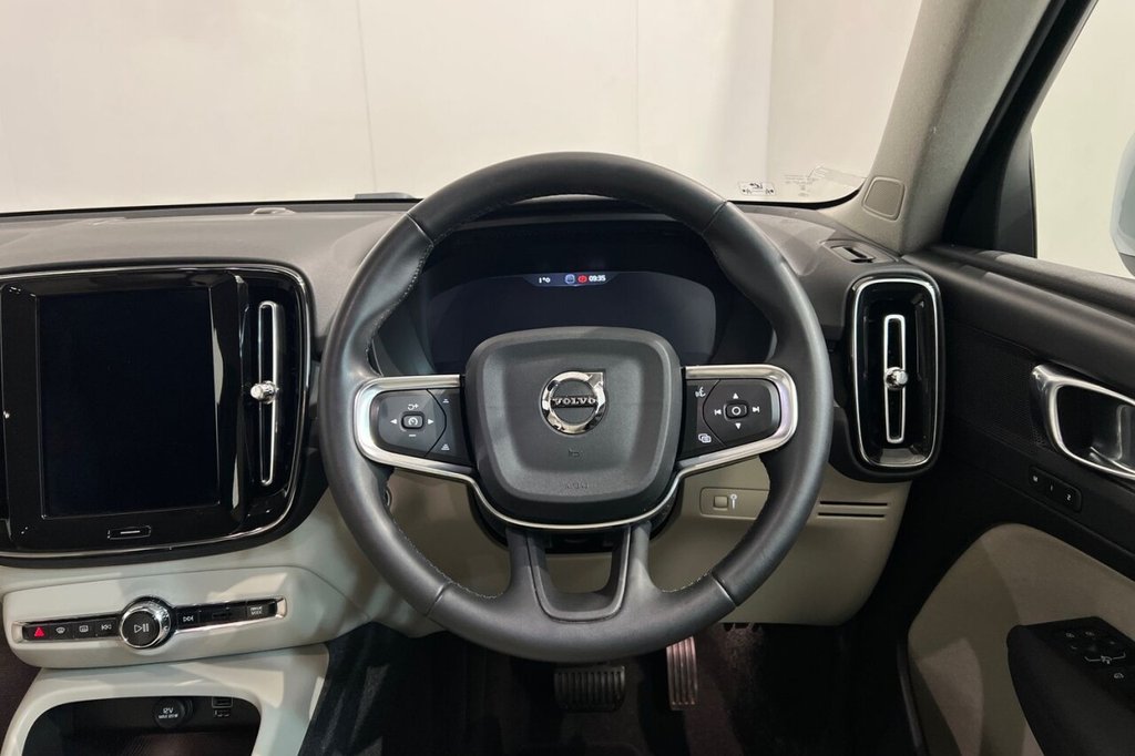 Used Volvo XC40 2021 for sale - 76962779: Photo 25