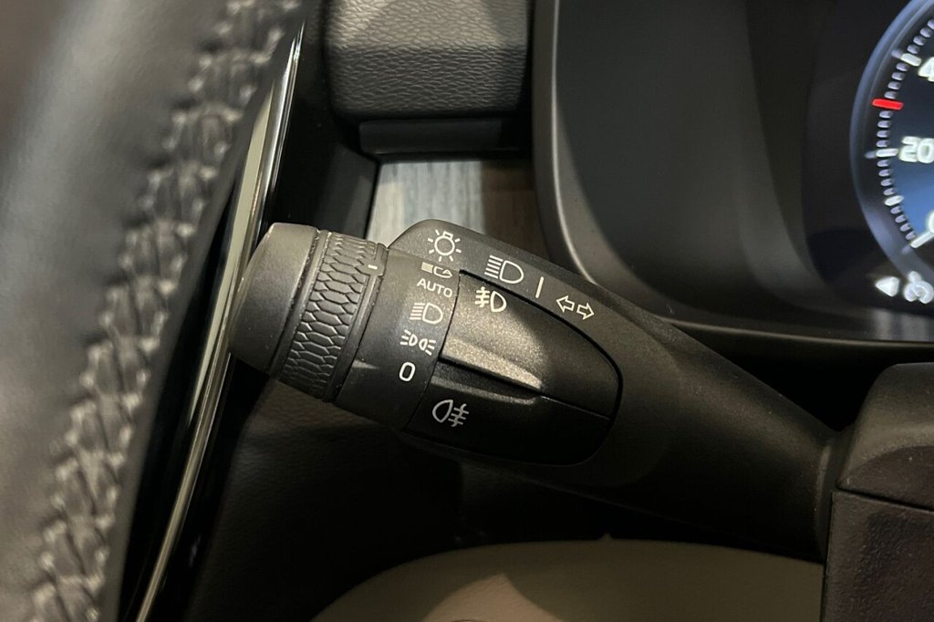 Used Volvo XC40 2021 for sale - 76962779: Photo 28