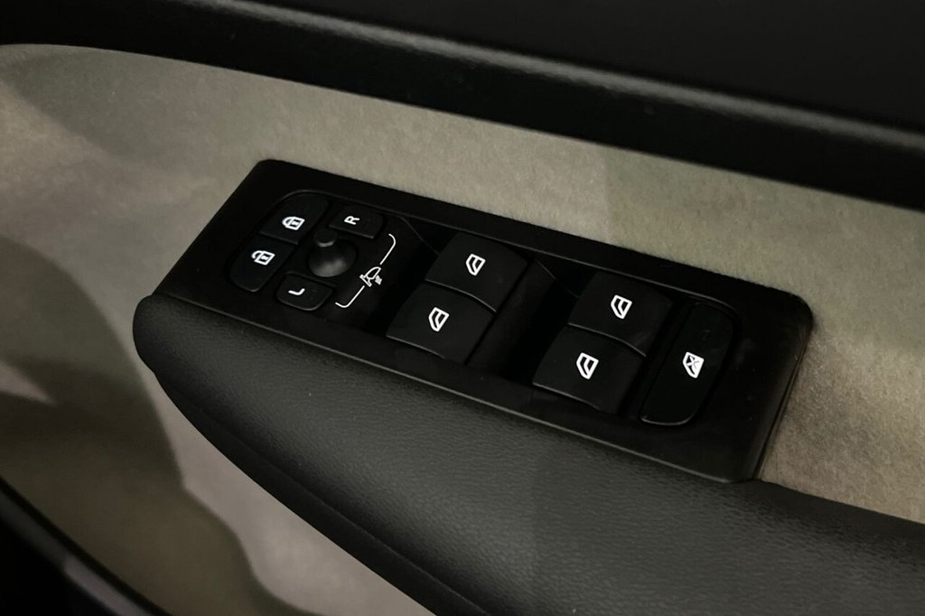 Used Volvo XC40 2021 for sale - 76962779: Photo 39