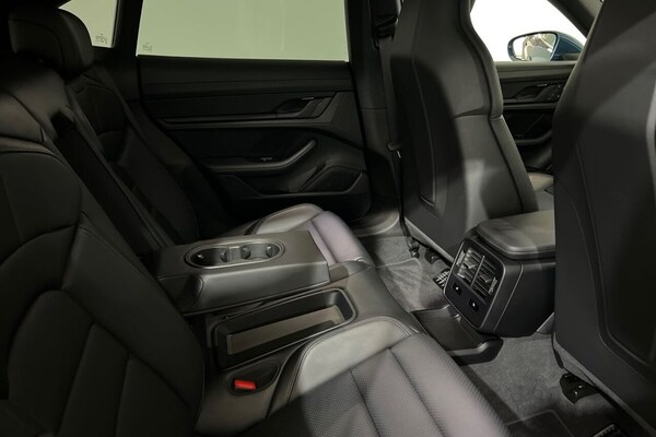 Used Porsche Taycan 2024 for sale - 75432577: Photo 43