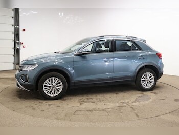 Used Volkswagen T-Roc 2023 for sale - 77647836: Photo