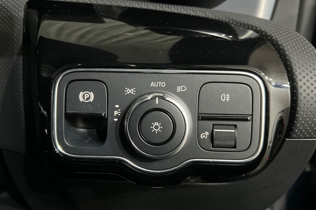 Used Mercedes-Benz CLA 2022 for sale - 76039611: Photo 36