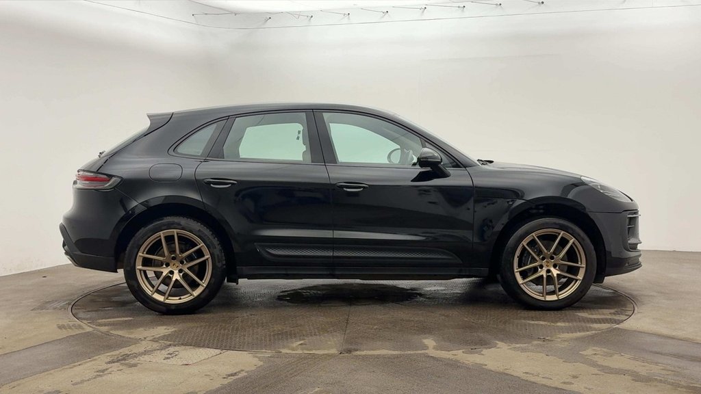 Used Porsche Macan 2022 for sale - 76470468: Photo 2
