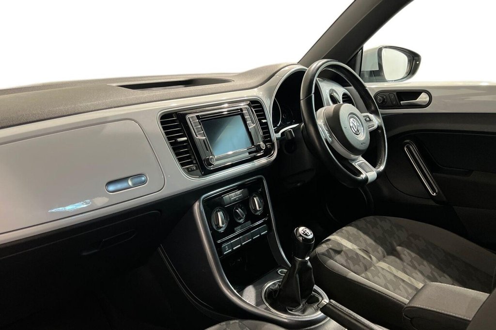 Used Volkswagen Beetle 2018 for sale - 76724628: Photo 11