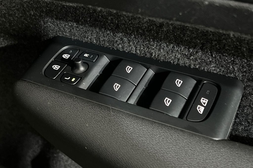 Used Volvo XC40 2023 for sale - 75966770: Photo 41