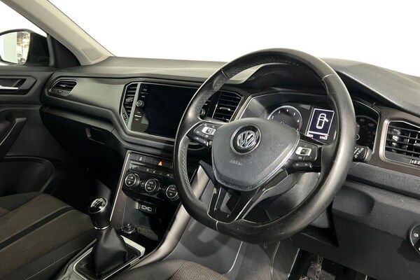 Used Volkswagen T-Roc 2019 for sale - 76132205: Photo 6