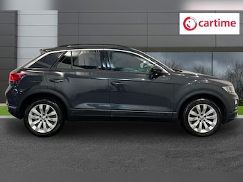 Used Volkswagen T-Roc 2018 for sale - 76654640: Photo