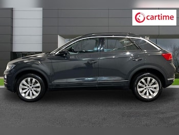 Used Volkswagen T-Roc 2018 for sale - 76654640: Photo