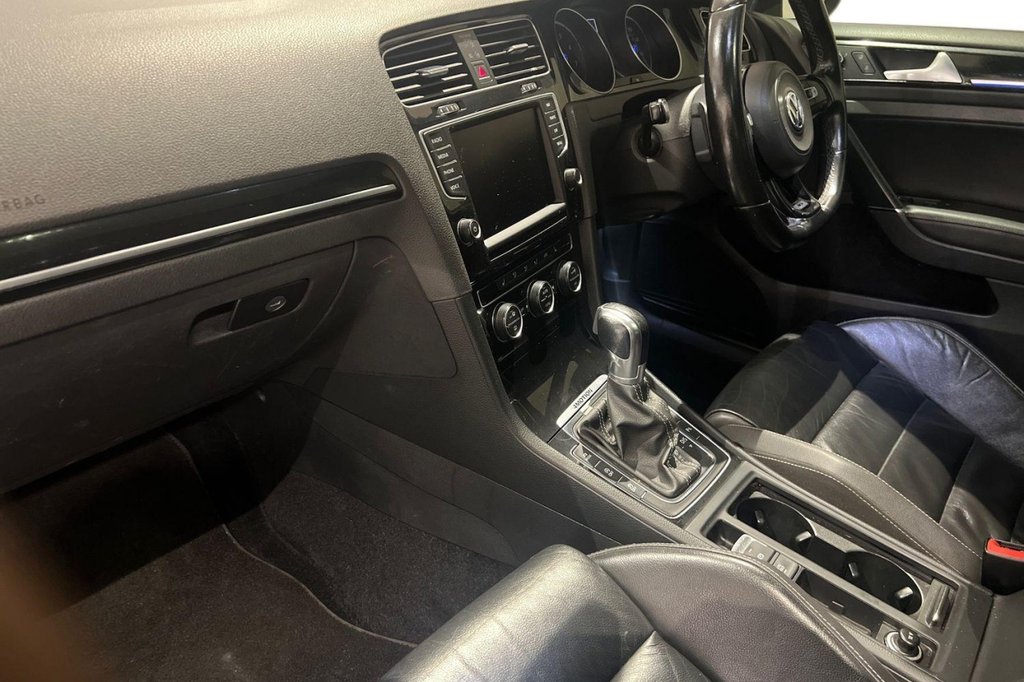 Used Volkswagen Golf 2014 for sale - 76900406: Photo 11