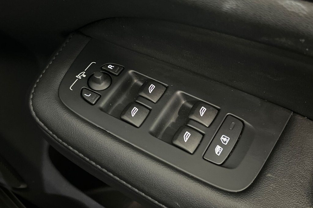 Used Volvo V60 2022 for sale - 77452170: Photo 39