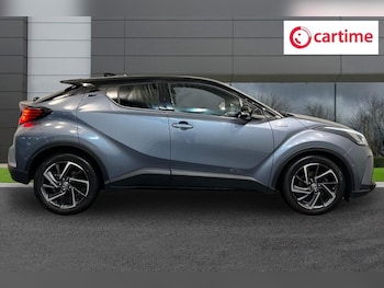 Used Toyota C-HR 2021 for sale - 76380101: Photo