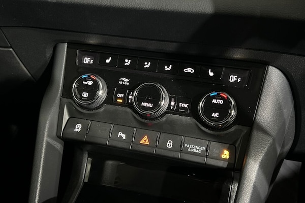 Used Skoda Karoq 2021 for sale - 75704209: Photo 32