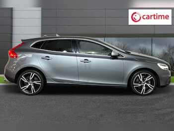Used Volvo V40 2018 for sale - 76154554: Photo