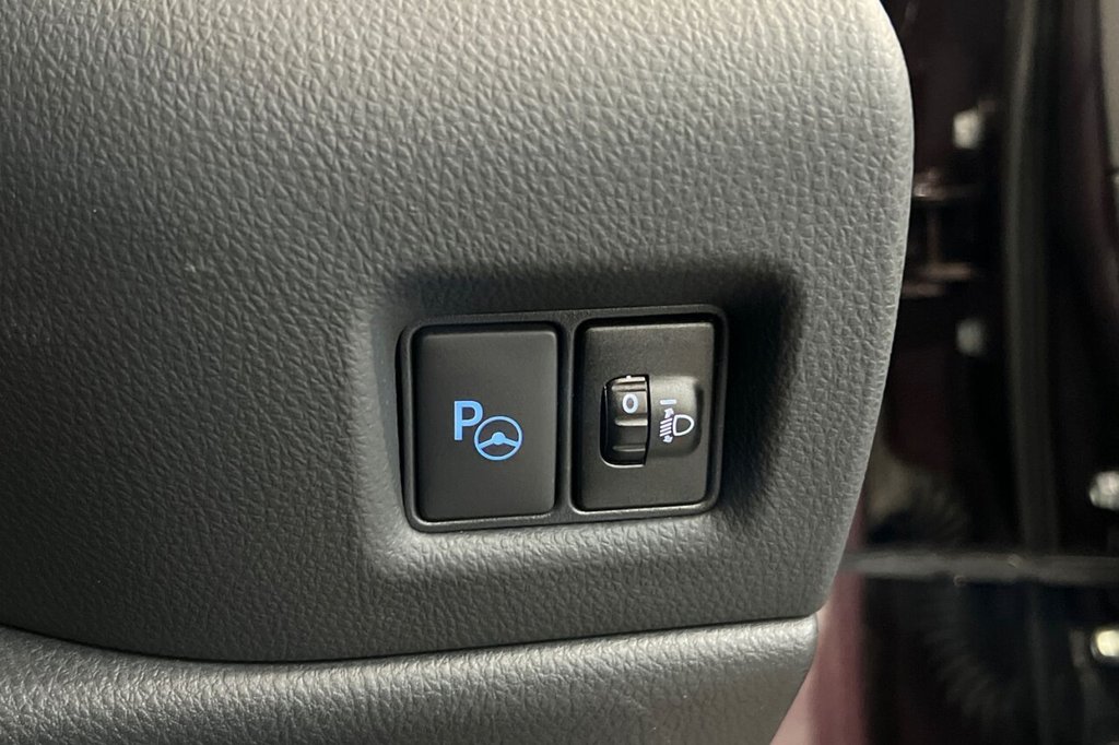 Used Toyota C-HR 2022 for sale - 77171971: Photo 38