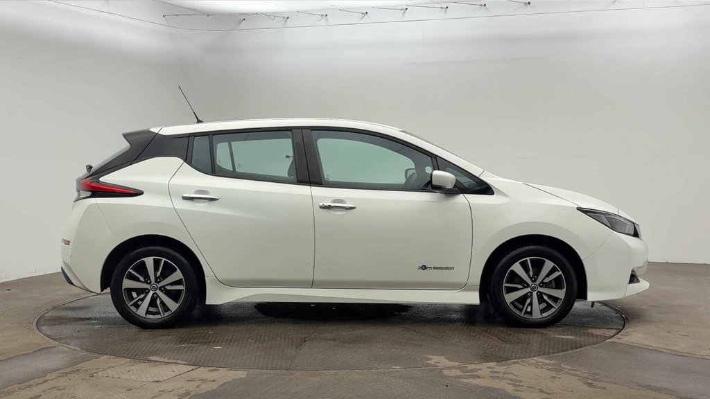 Used Nissan Leaf 2020 for sale - 76454150: Photo 2