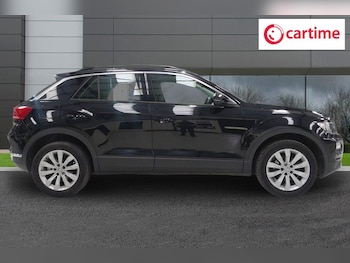 Used Volkswagen T-Roc 2018 for sale - 76074097: Photo