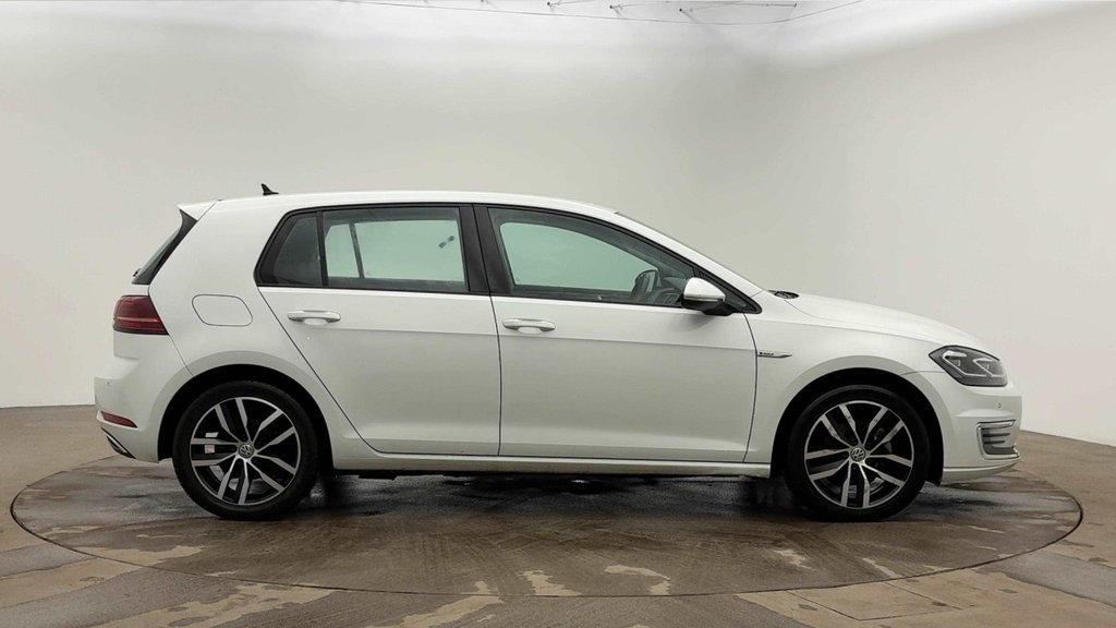 Used Volkswagen Golf 2019 for sale - 77356715: Photo 2