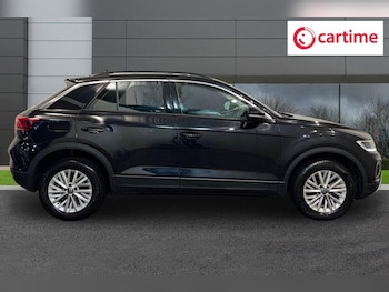 Used Volkswagen T-Roc 2023 for sale - 77110994: Photo